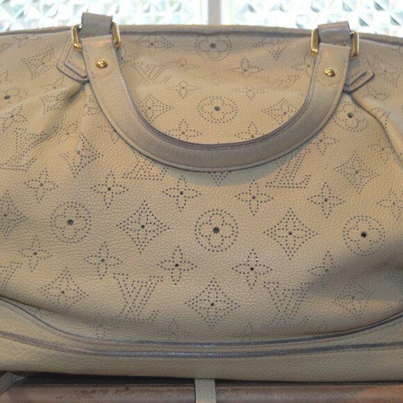 Louis Vuitton Stella Mahina Leather Handbag Monogram Cream/Off White color - Picture 2 of 15